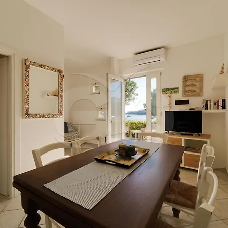 Sud Est - Goelba Apartment *