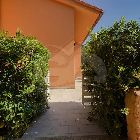 Apartment Sud Est - Goelba